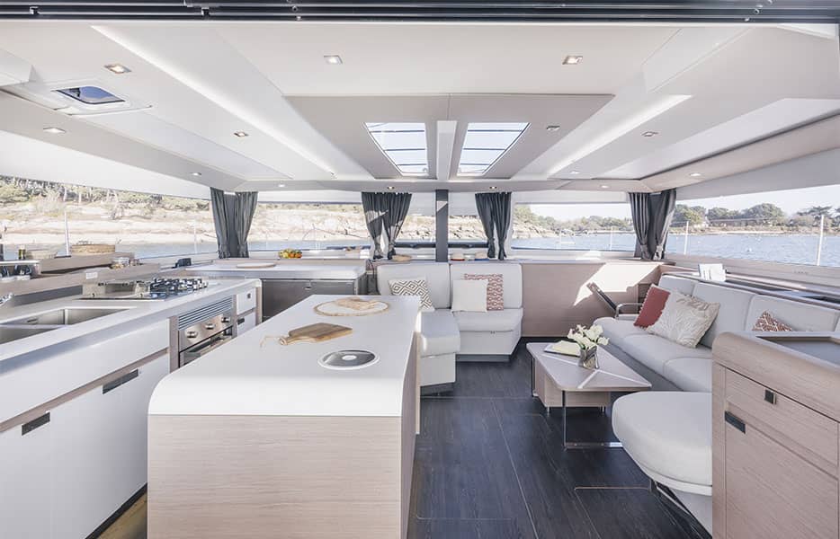 blue-water-sailing-catamaran-aura-51-Fountaine-Pajot