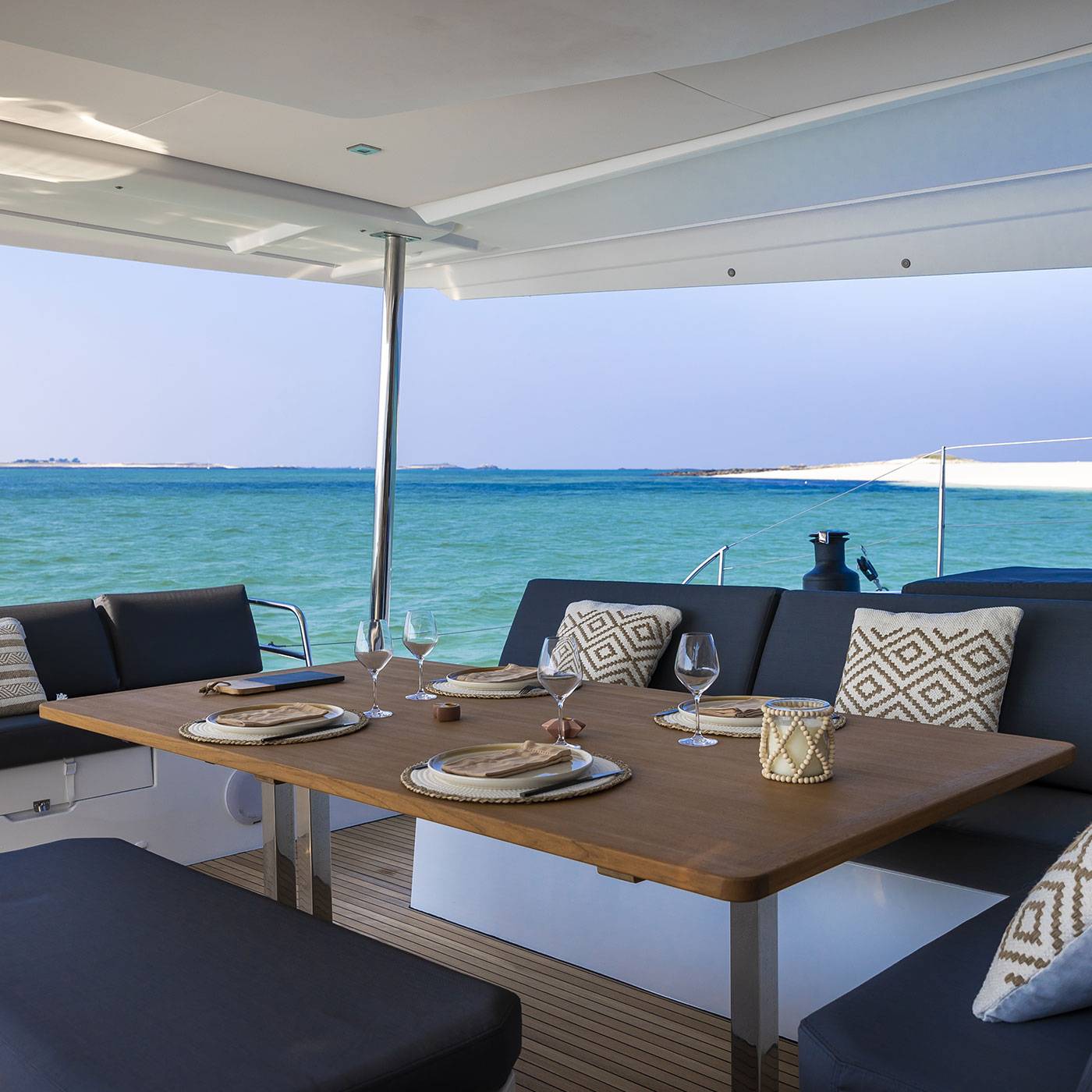 blue-water-sailing-catamaran-aura-51-Fountaine-Pajot