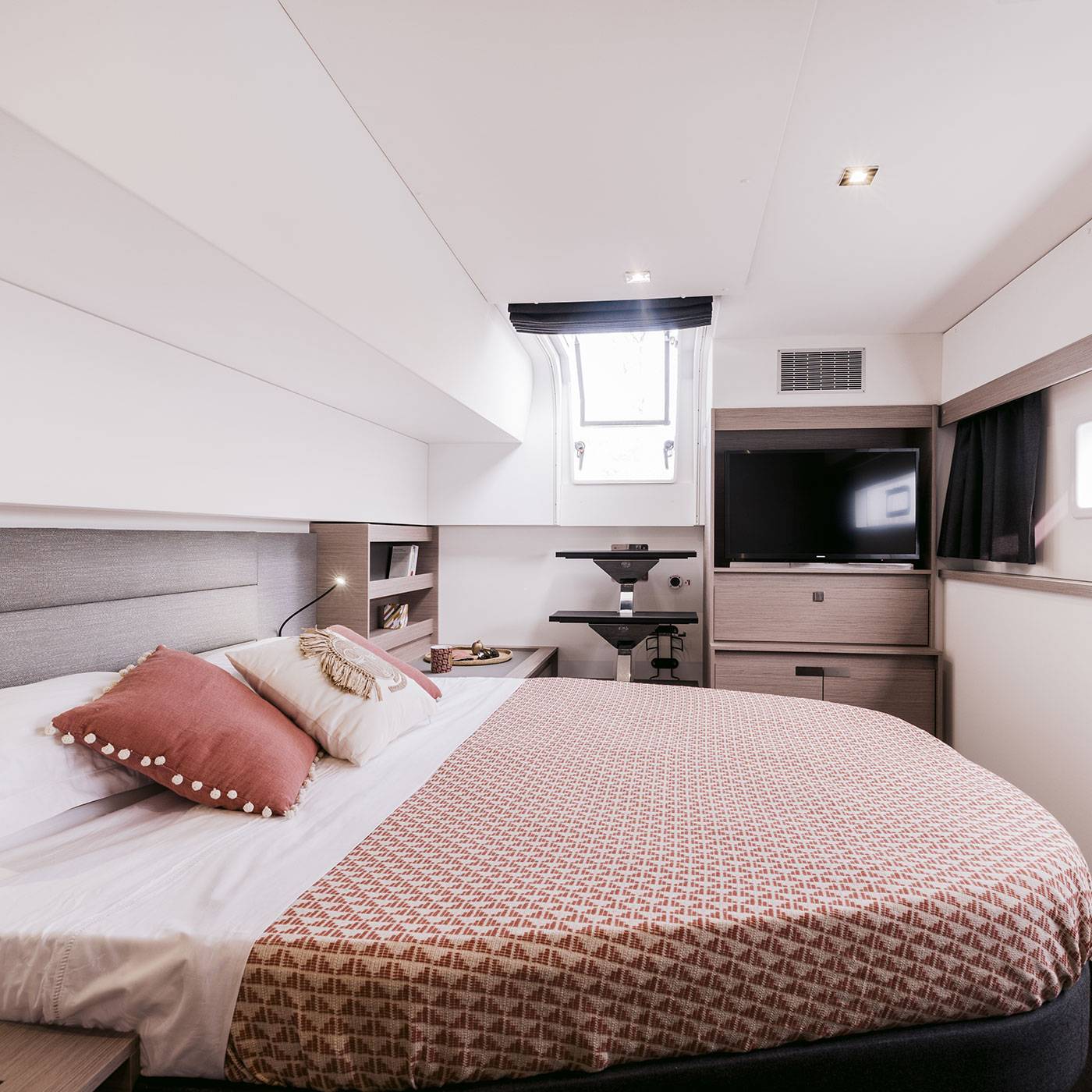 blue-water-sailing-catamaran-aura-51-Fountaine-Pajot