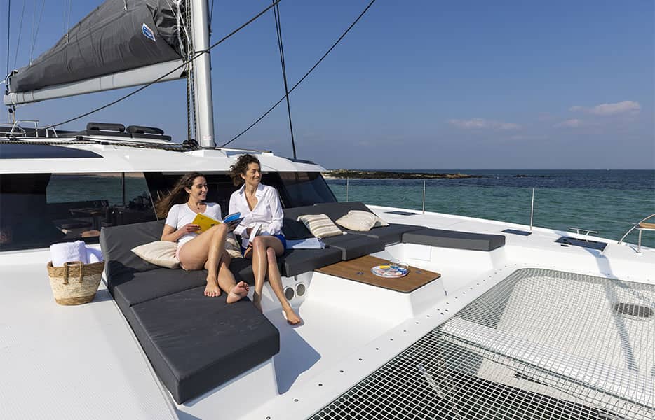 blue-water-sailing-catamaran-aura-51-Fountaine-Pajot
