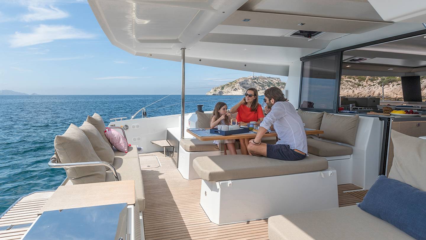 Astréa 42 - The perfect sailing catamaran for family cruises