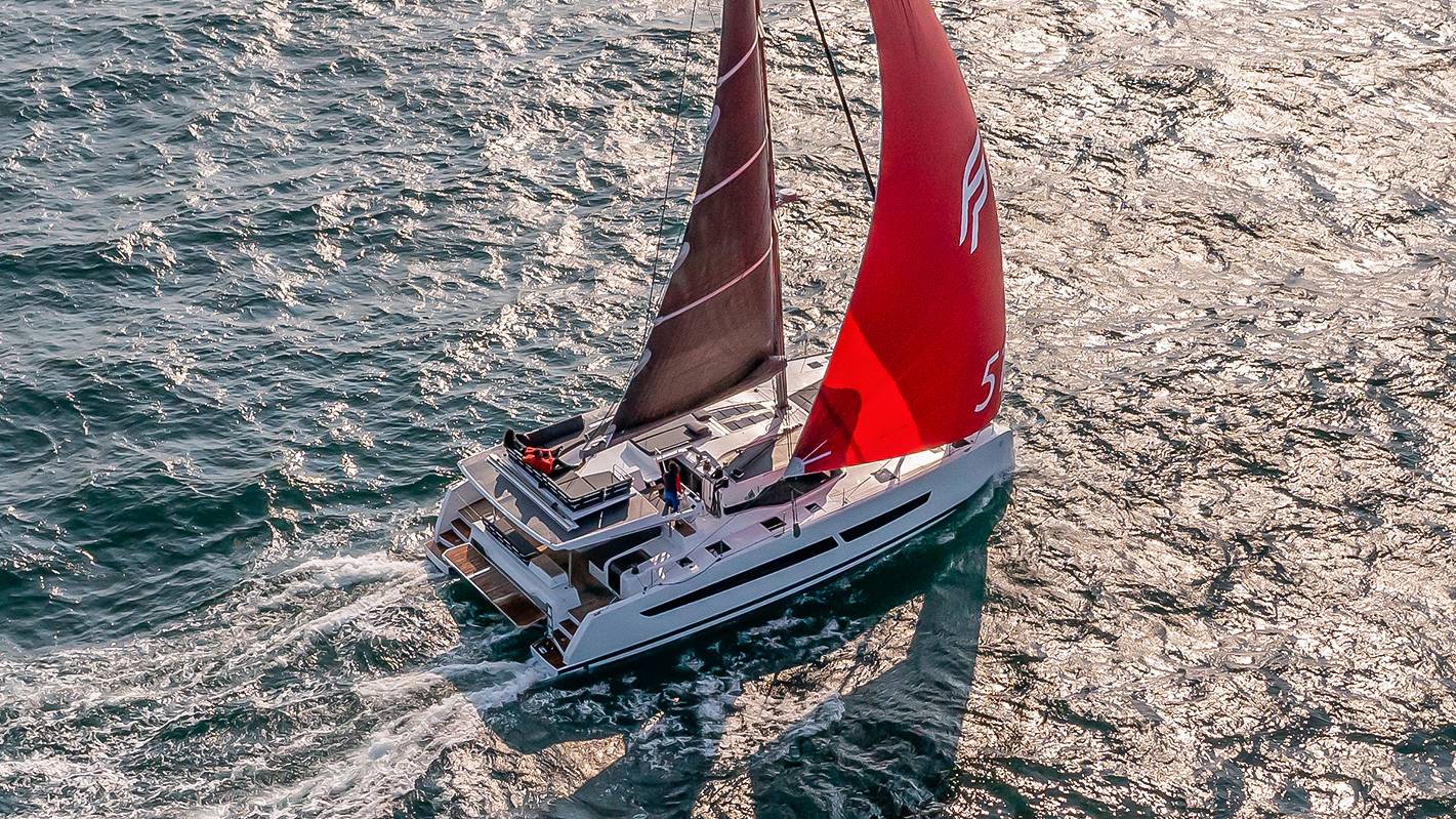 luxury-sailboat-photo-fountaine-pajot