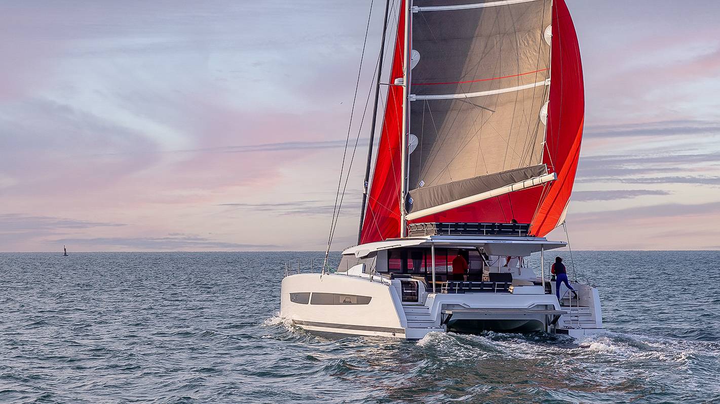 luxury-sailboat-photo-fountaine-pajot