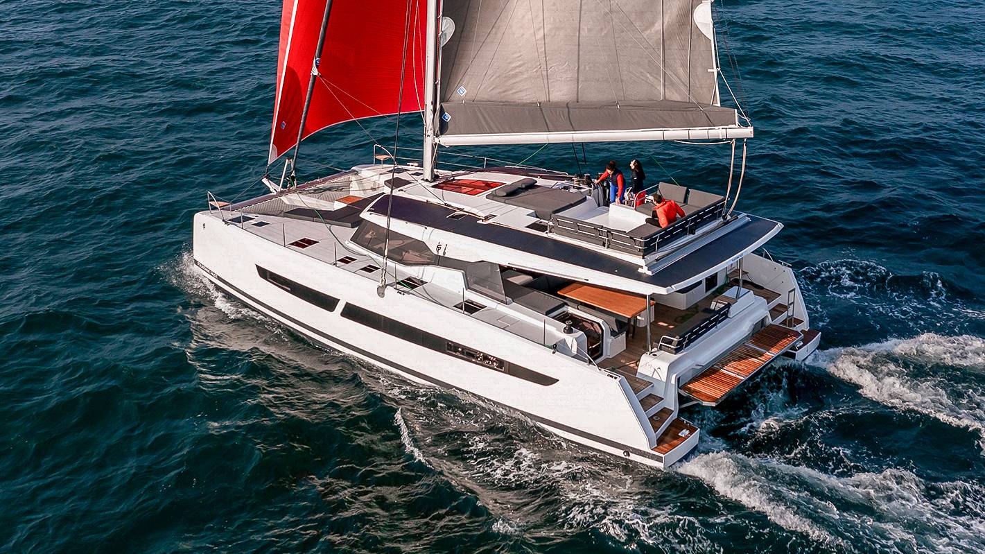 luxury-sailboat-photo-fountaine-pajot