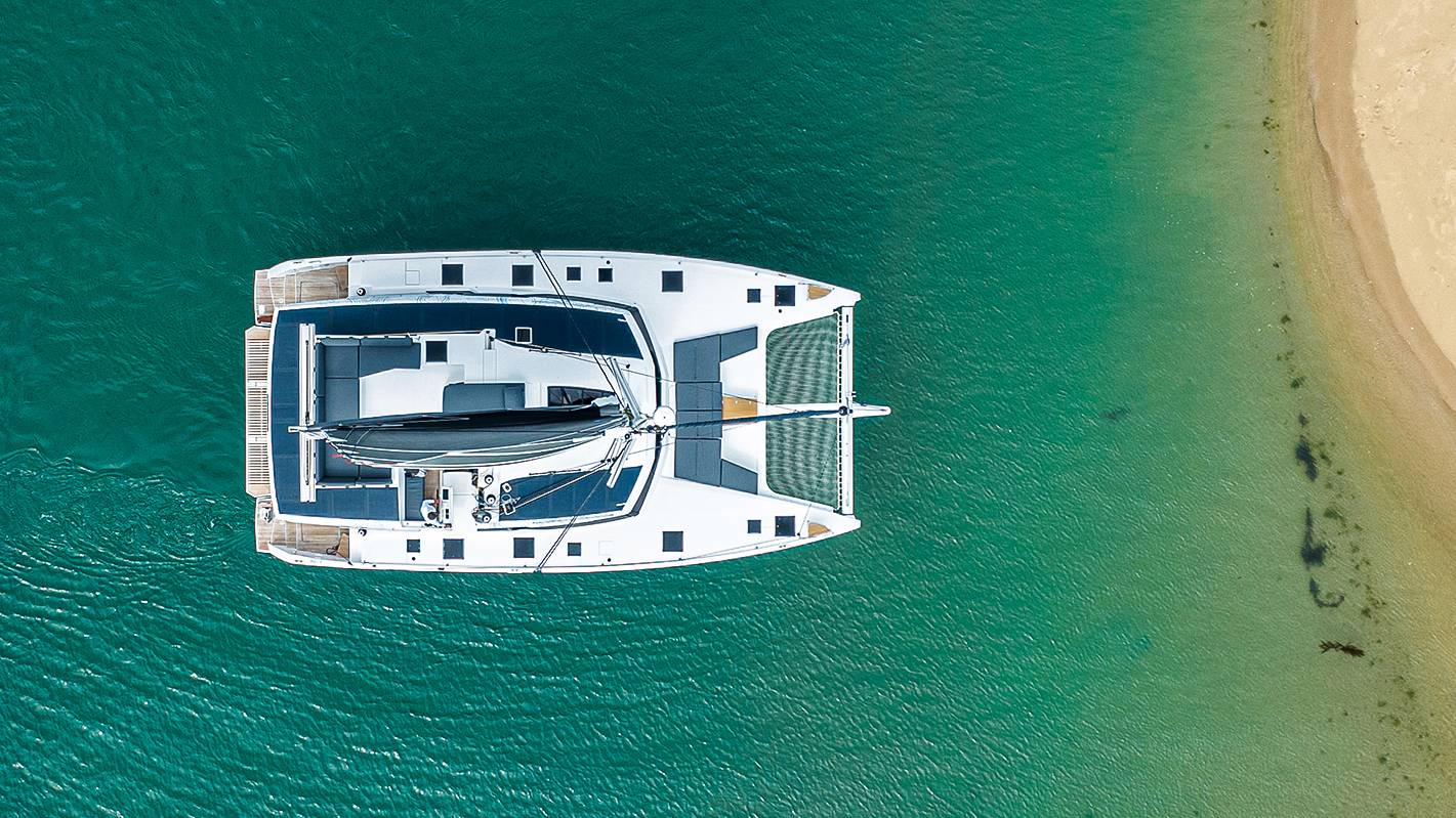luxury-sailboat-photo-fountaine-pajot