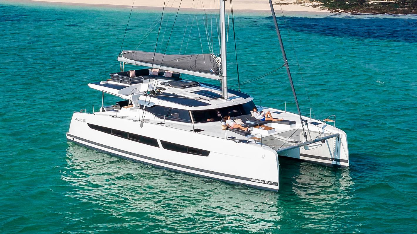 luxury-sailboat-photo-fountaine-pajot