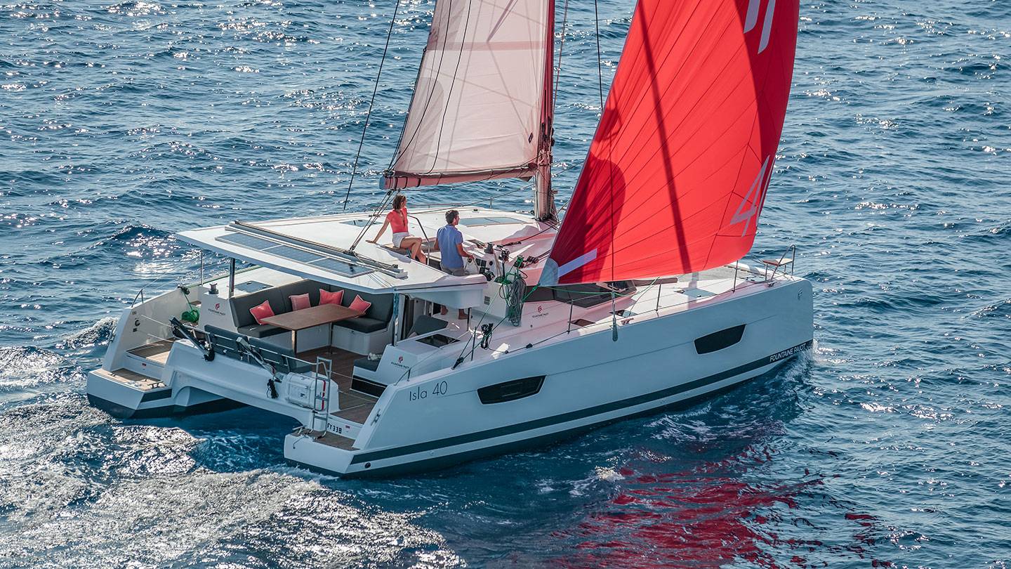 Isla-40-Fountaine-Pajot-Sailing-Catamarans-Exterior-01