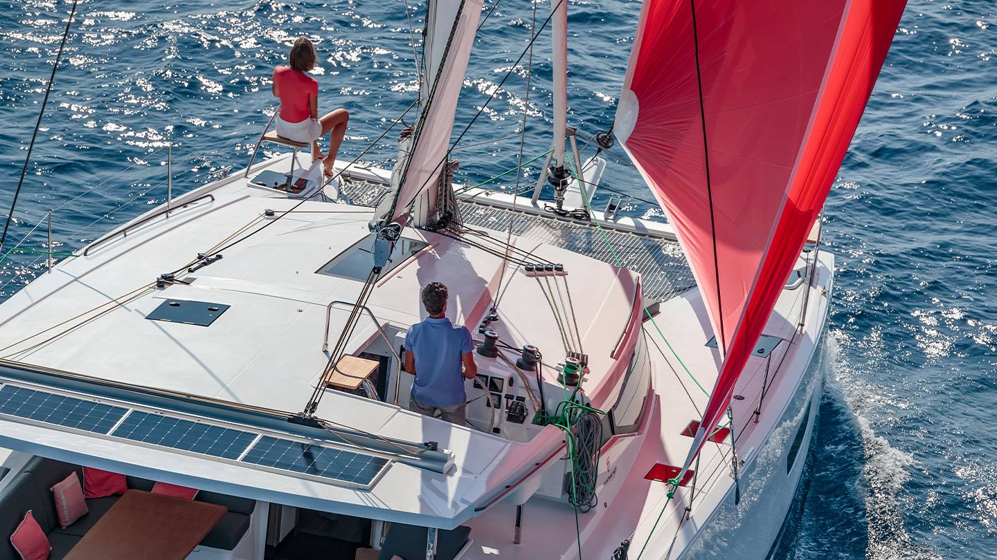 Isla-40-Fountaine-Pajot-Sailing-Catamarans-Exterior-06B