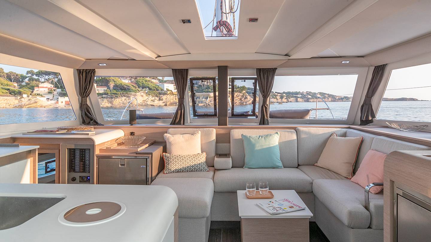 Isla-40-Fountaine-Pajot-Sailing-Catamarans-Interior-15