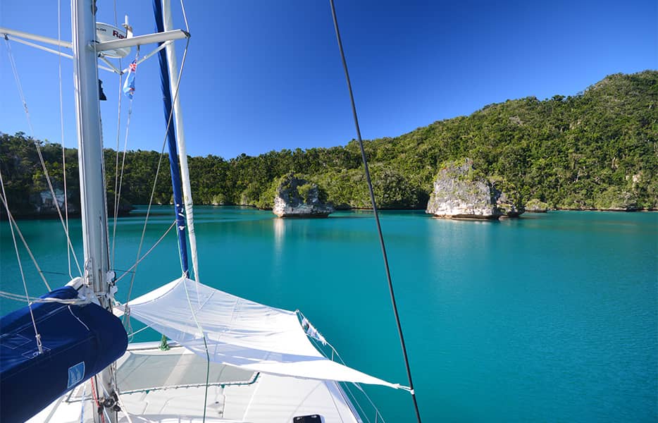 catamaran-boat-fountaine-pajot-circumnavigation