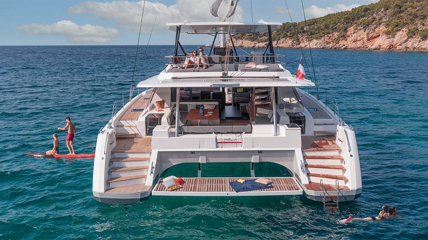 large-catamaran-yacht-fountaine-pajot-Samana-59-aft-cockpit-lifestyle-moment