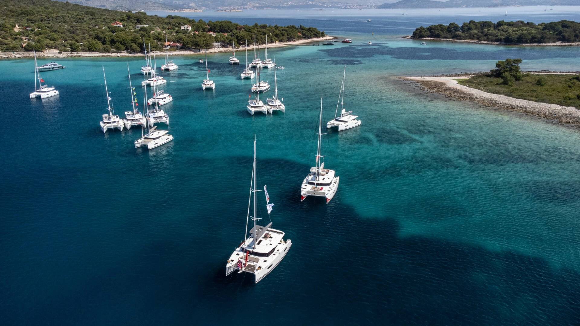 croisière-catamaran-croatie-22-bateaux-en-navigation