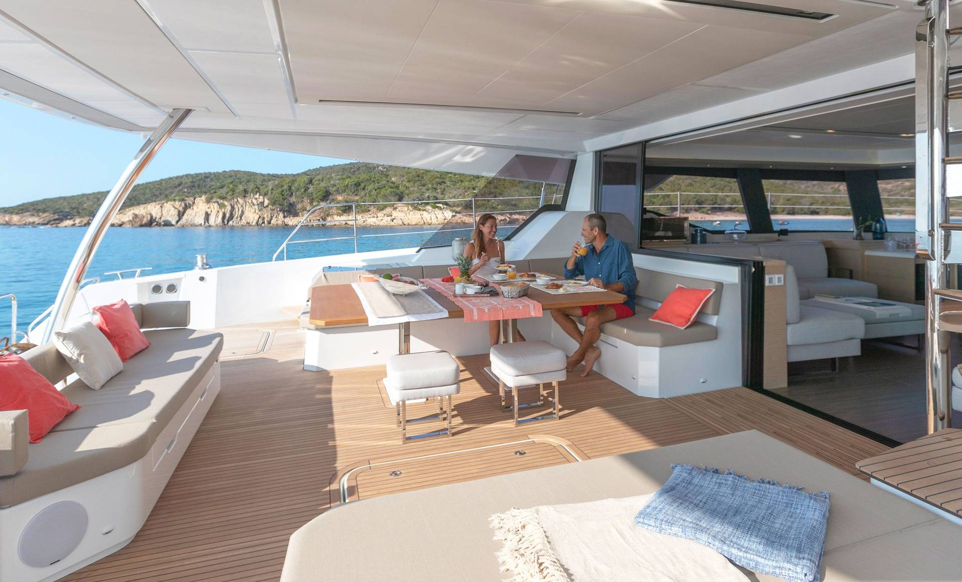 interior-desing-alegria-67-fountaine-pajot