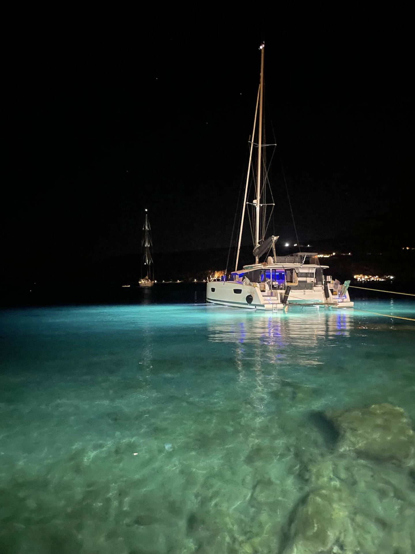 sailboat-cruising-lifestyle-fountaine-pajot