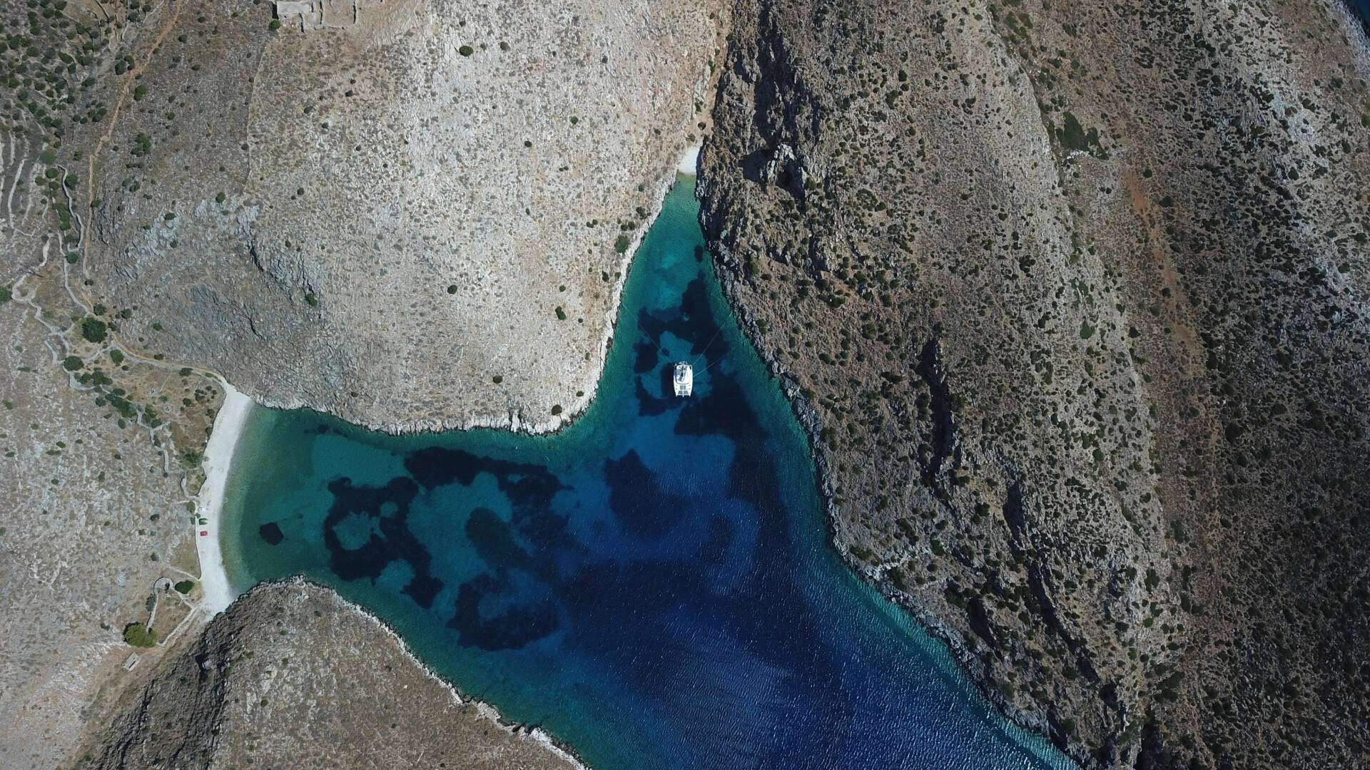 sailboat-cruising-lifestyle-fountaine-pajot