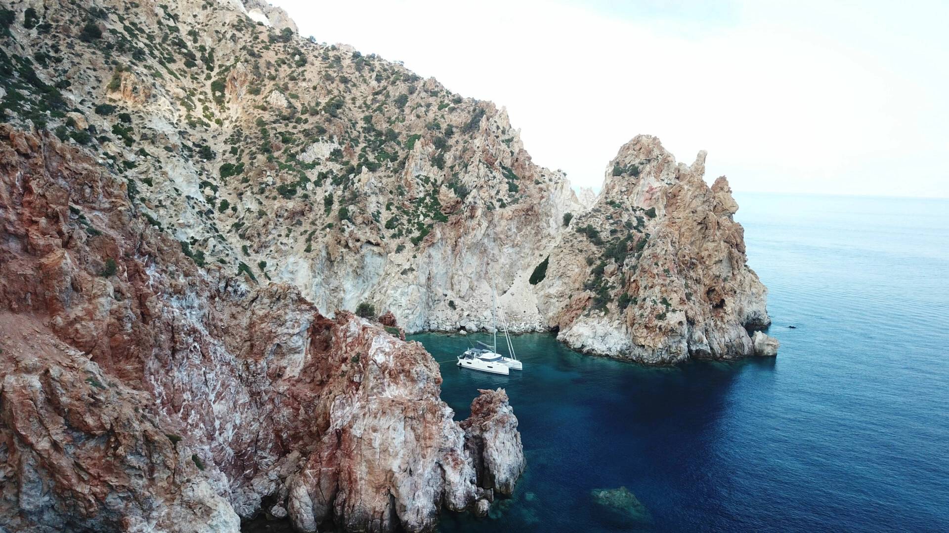 sailboat-cruising-lifestyle-fountaine-pajot