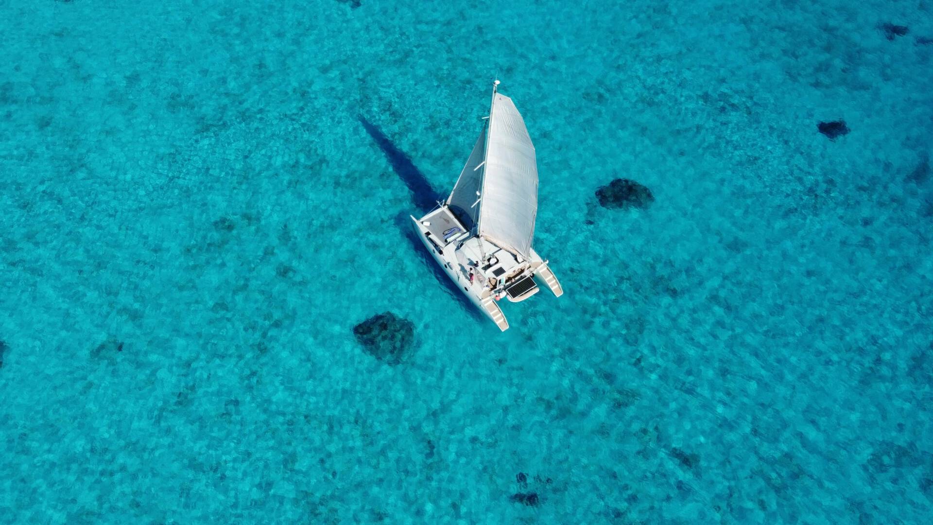 best-catamaran-sailing-picture-fountaine-pajot