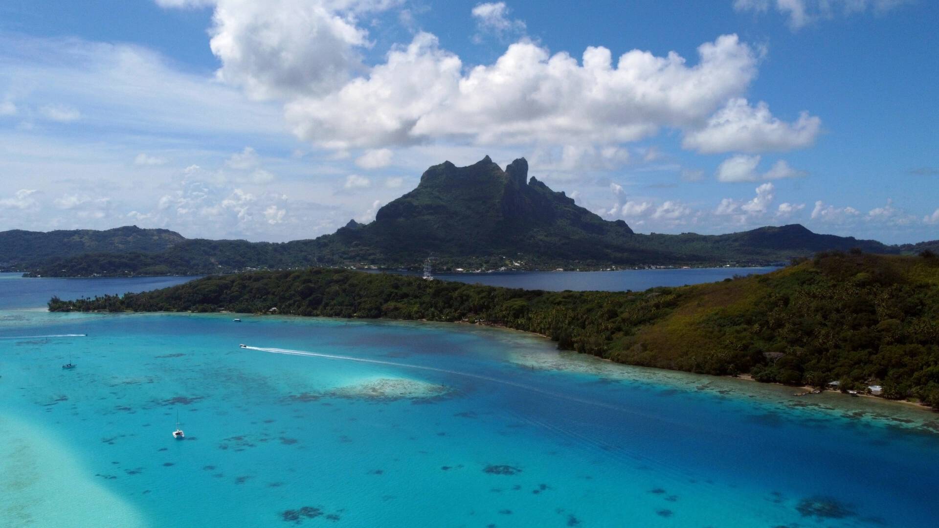 best-catamaran-sailing-picture-fountaine-pajot