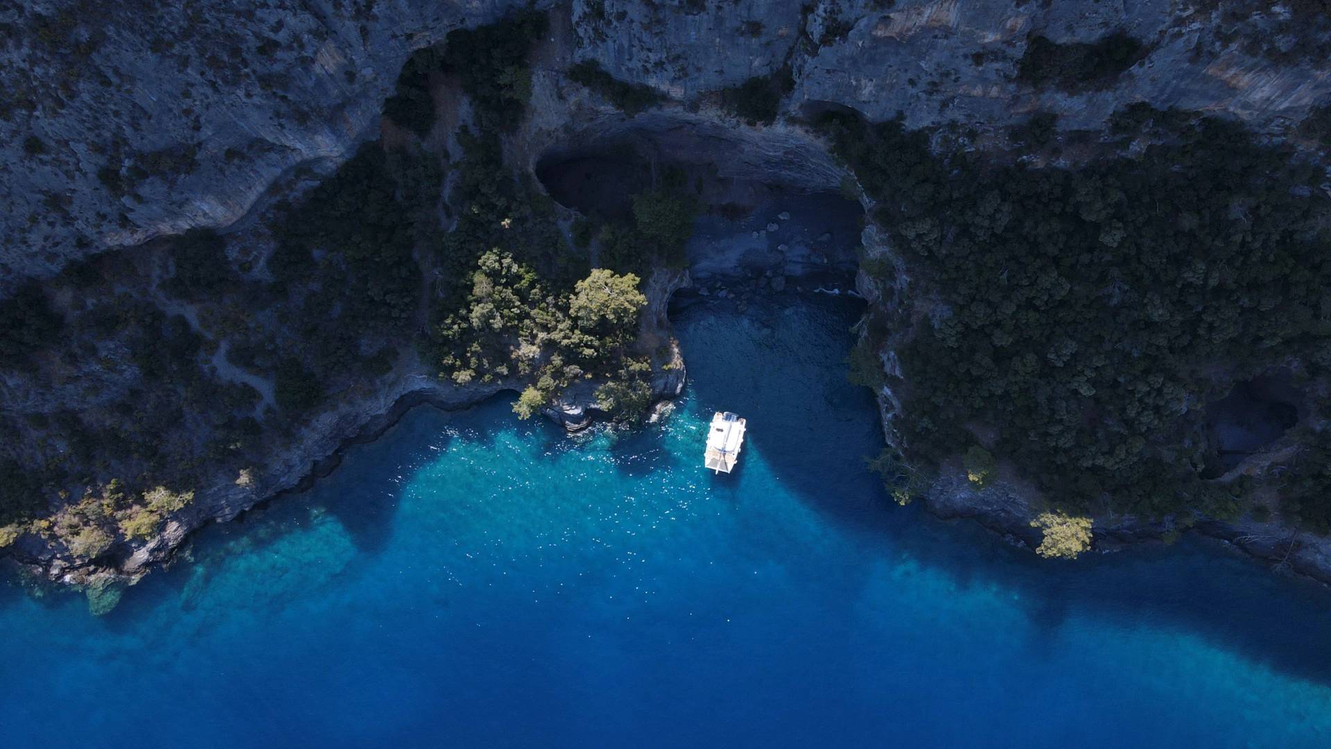 cruising-catamaran-photo-fountaine-pajot