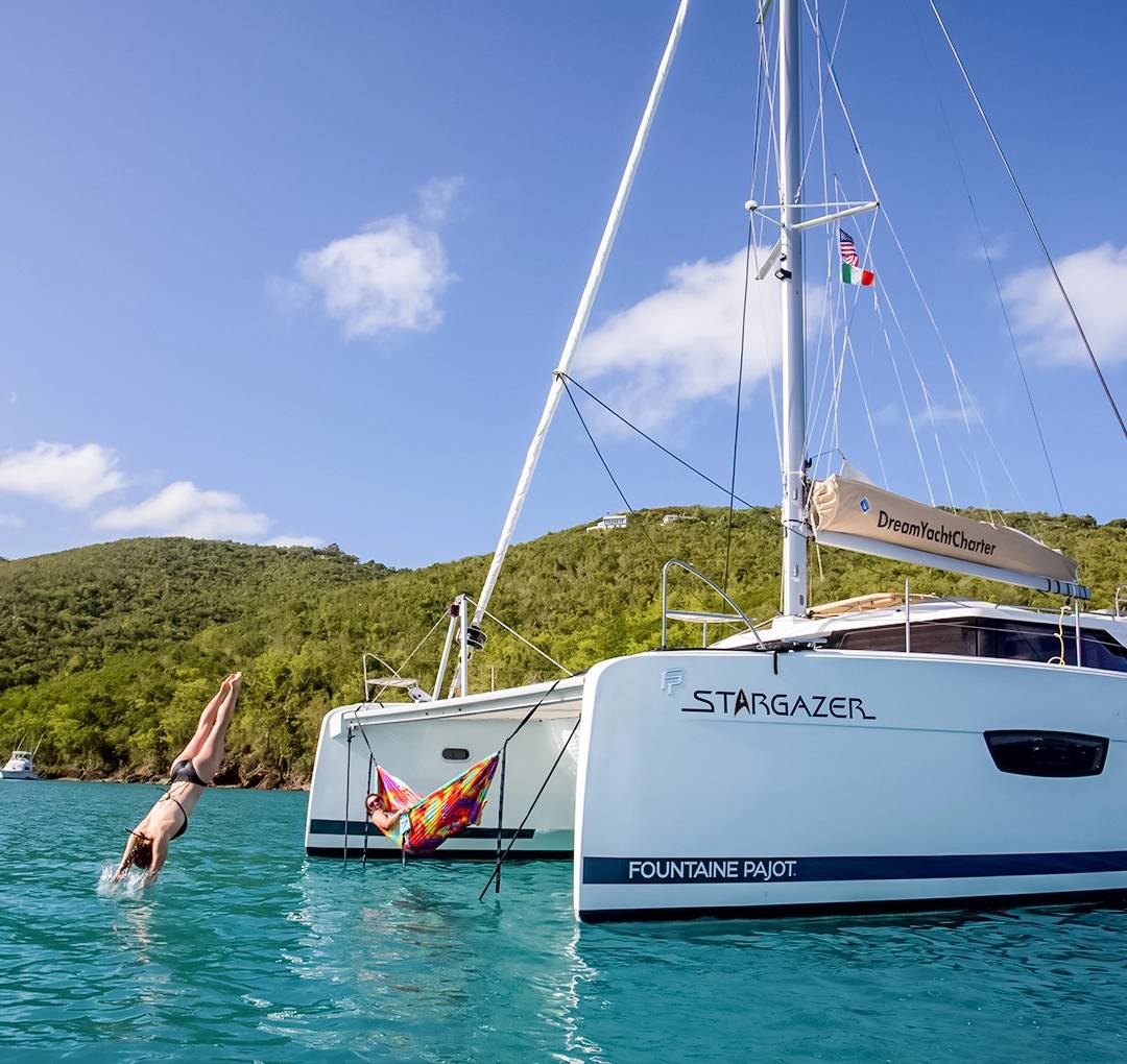 sailing-lifestyle-cruising-boat-travel