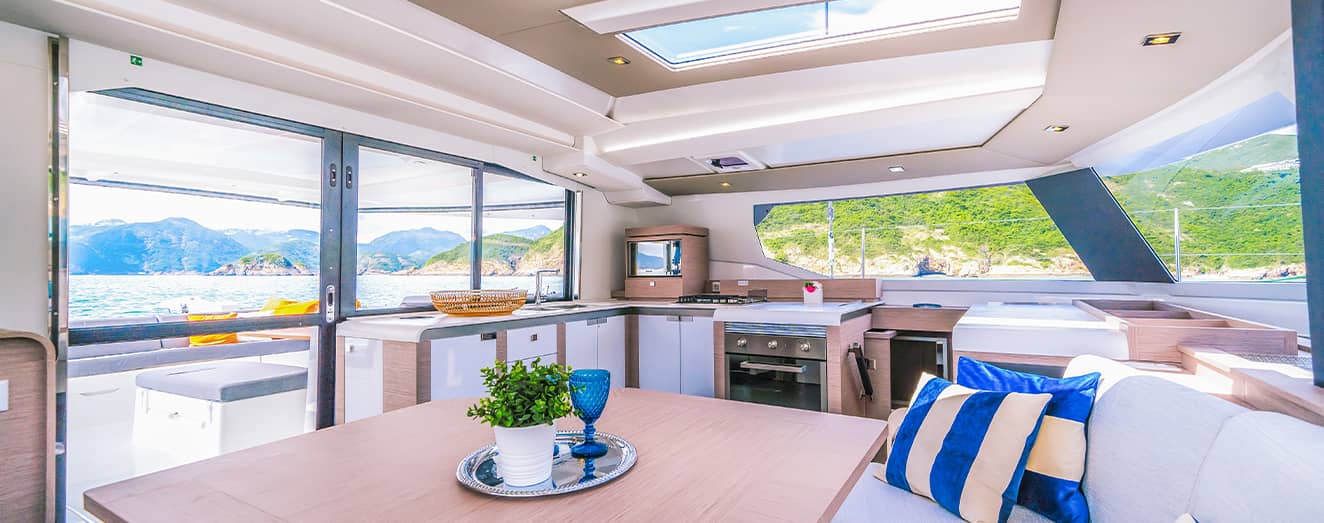 Carré-Tanna-47-Fountaine-Pajot-Sailing-Catamaran-croisière-salons-nautiques