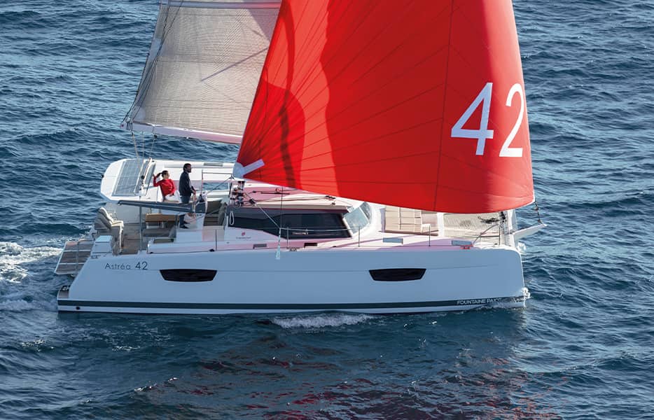 Astréa-42-Catamaran-de-croisière-Fountaine-Pajot-Sailing-Catamarans-Navigation