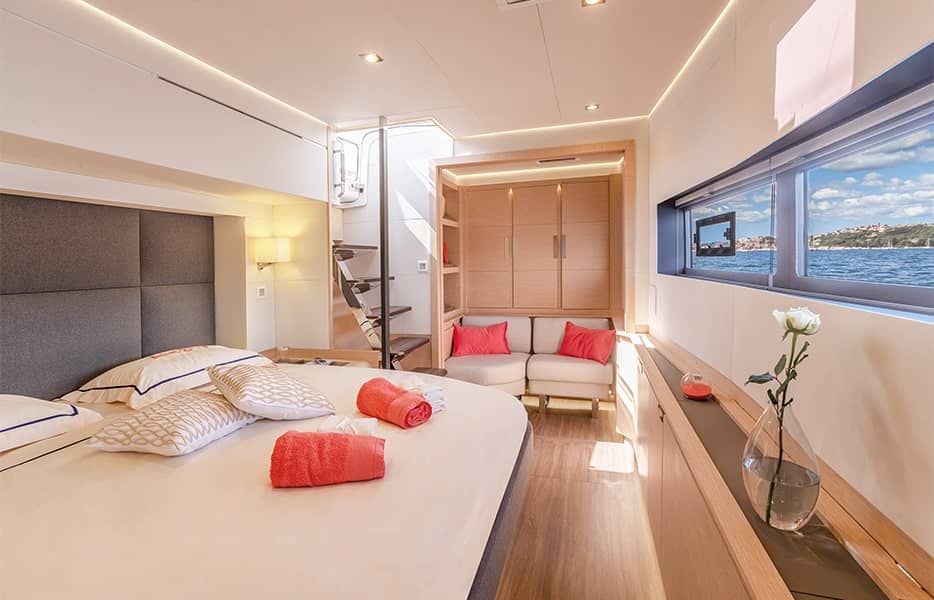 Alégria67-Flagship-Fountaine-Pajot-Sailing-Catamaran-suite-propriétaire