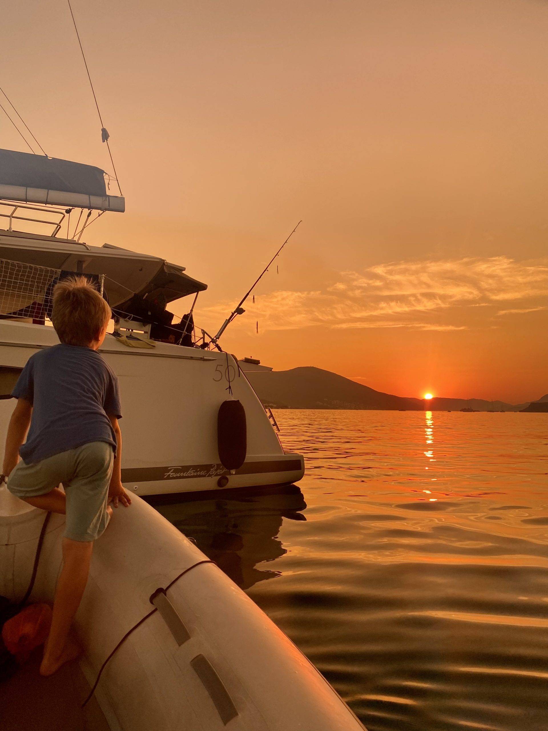 Sailingxclip-Fountaine-Pajot-Photocontest-My-Boat-And-I-2023-Lifestyle-family-sunset