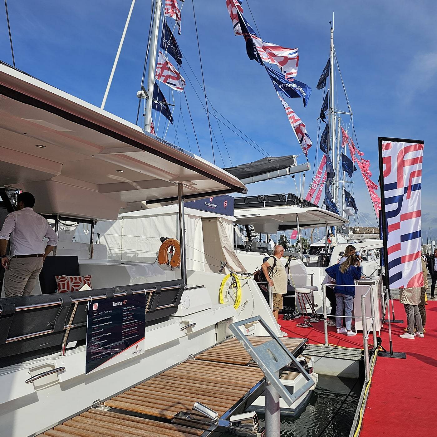 Fountaine-Pajot-Sailing-Catamarans-Grand-Pavois-La-Rochelle-visites-ponton-experts