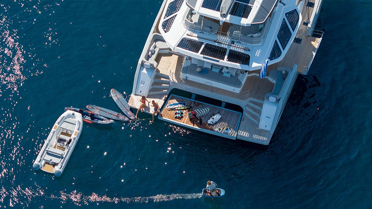 Thira-80-Fountaine-Pajot-Sailing-Catamarans-Exterior-10-min2