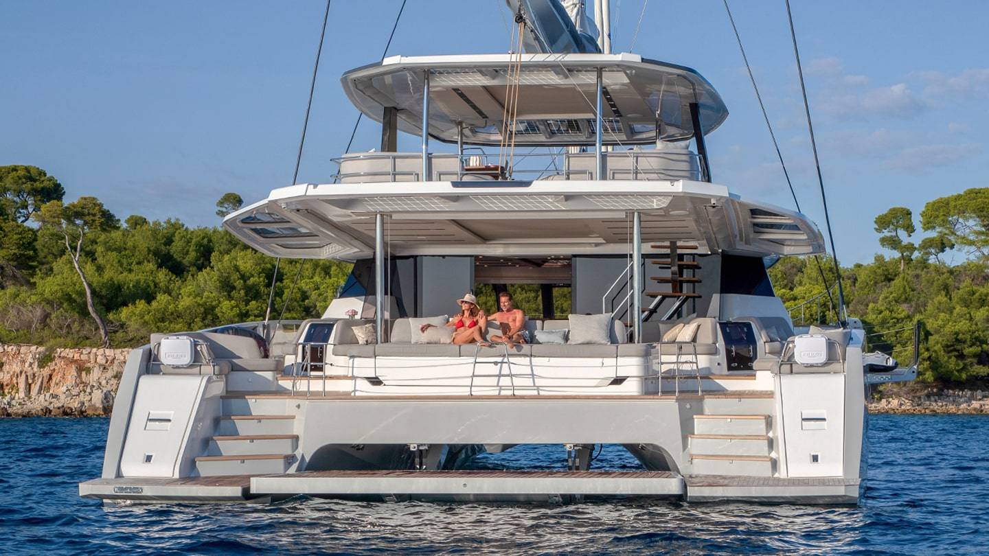 Thira-80-Fountaine-Pajot-Sailing-Catamarans-Exterior-14-min2