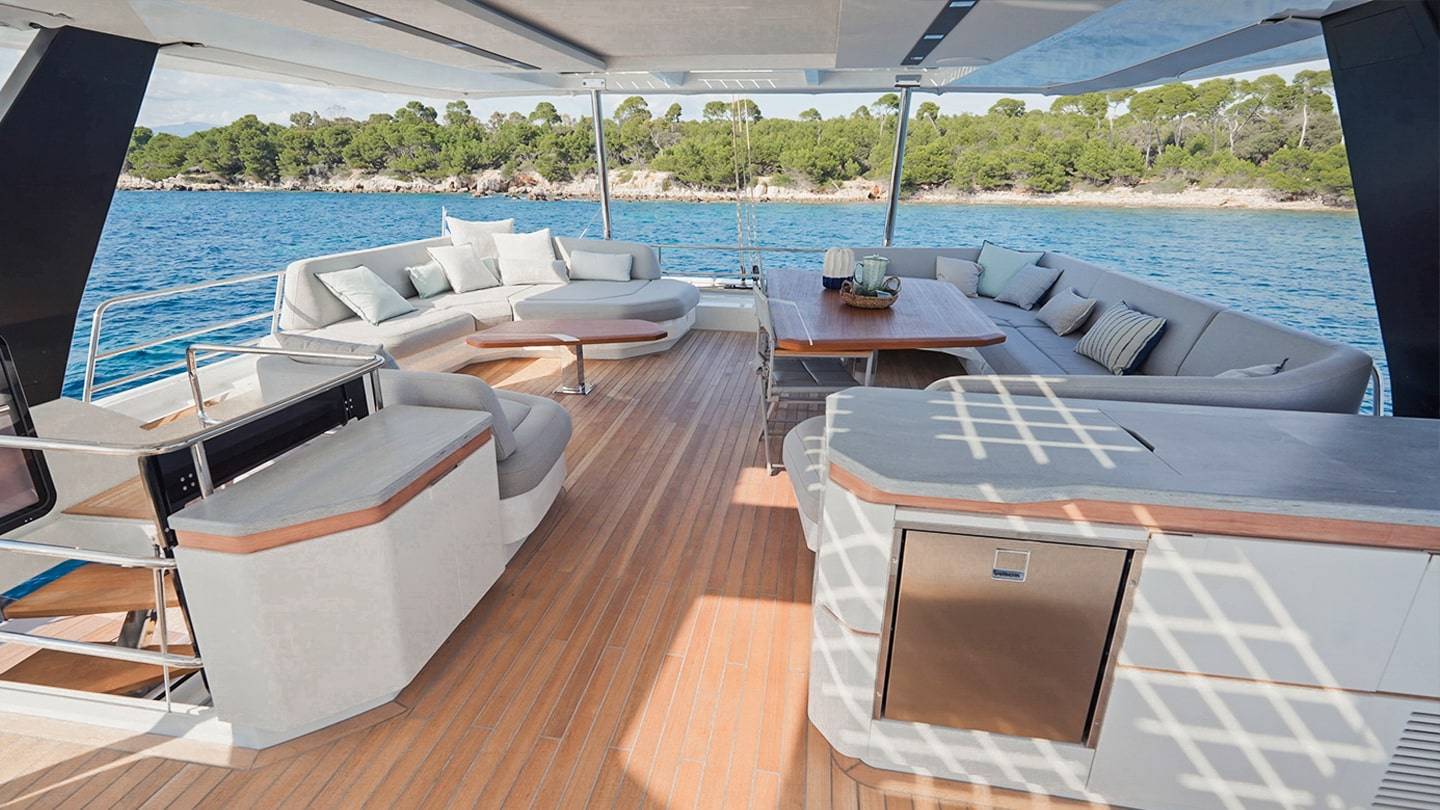 Thira-80-Fountaine-Pajot-Sailing-Catamarans-Exterior-27-min