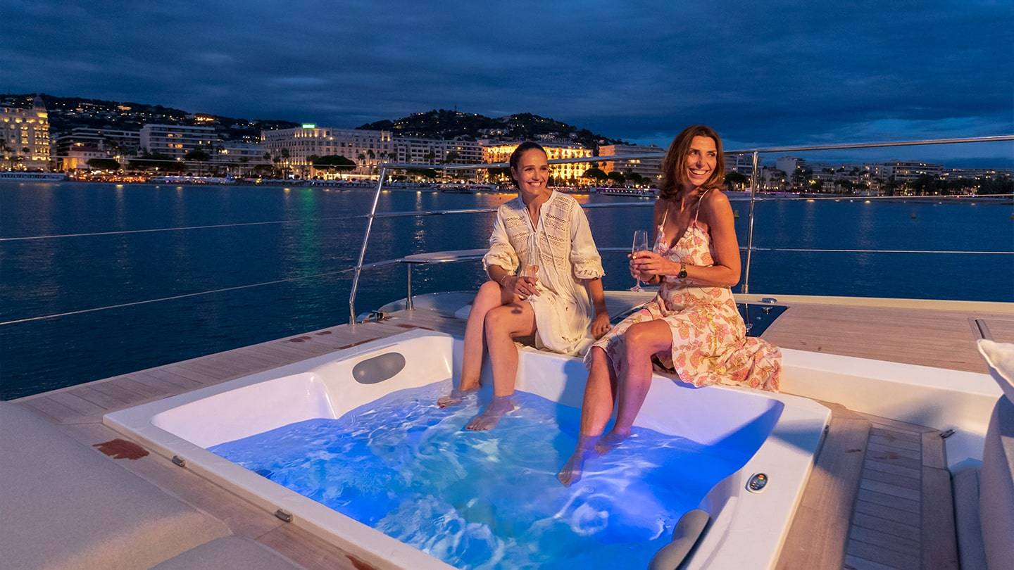 Thíra-80-Fountaine-Pajot-Sailing-Catamarans-Exterior-35