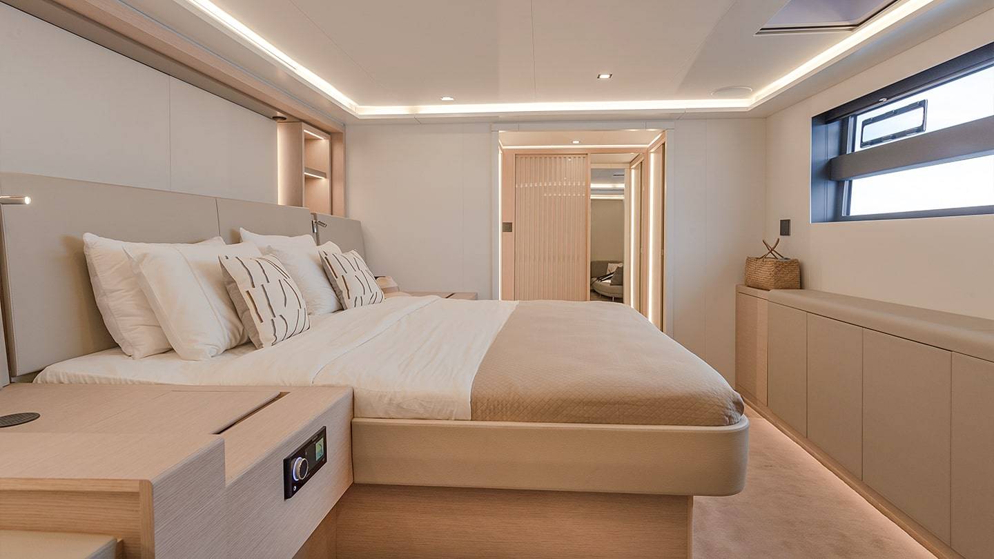 Thíra-80-Fountaine-Pajot-Sailing-Catamarans-Interior-11