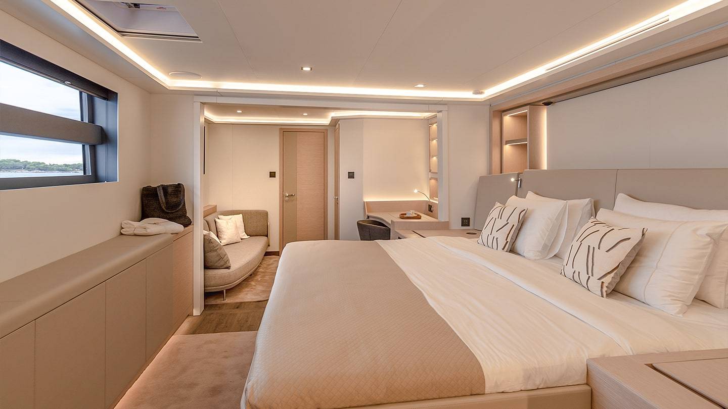 Thíra-80-Fountaine-Pajot-Sailing-Catamarans-Interior-12