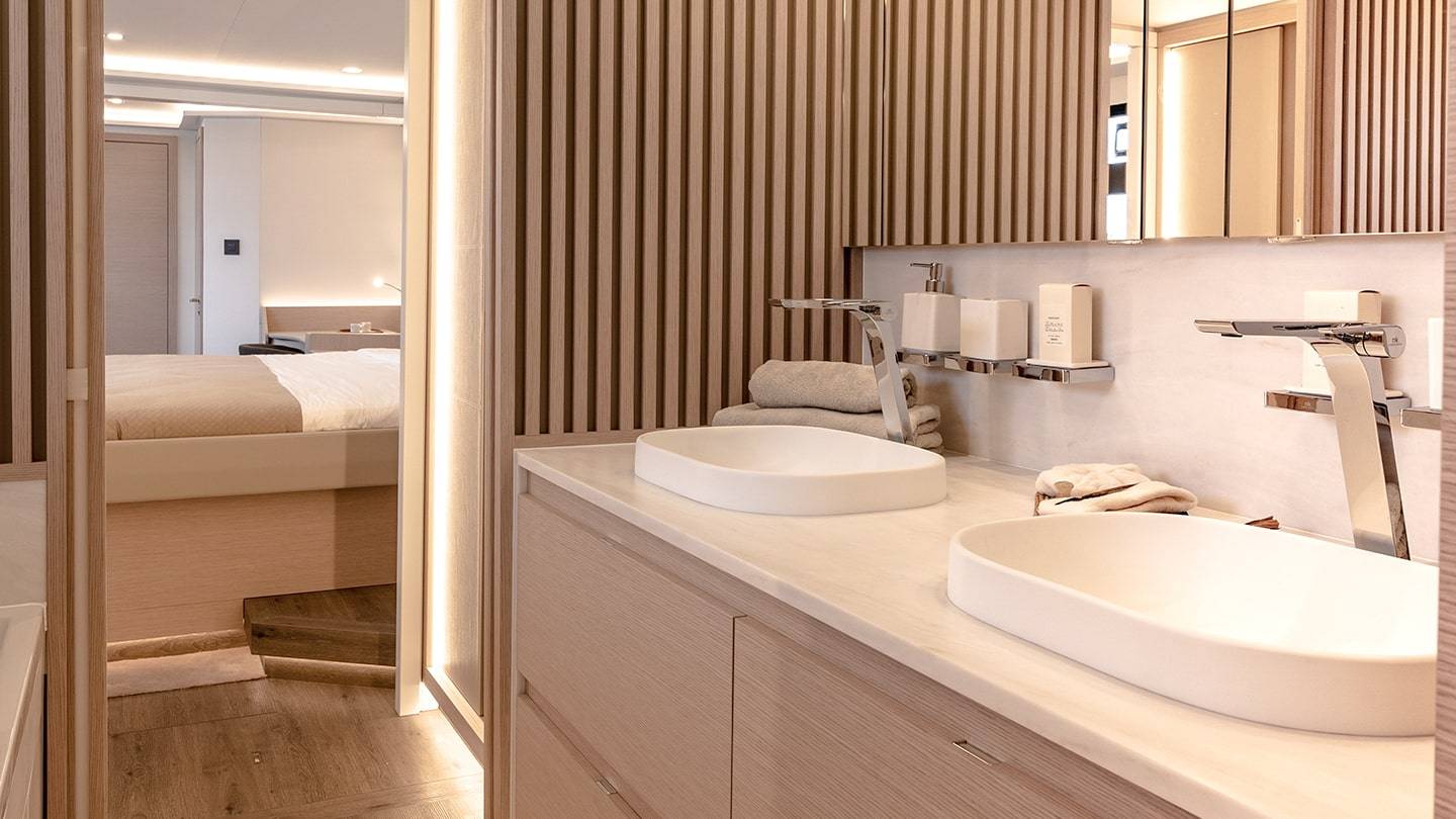 Thíra-80-Fountaine-Pajot-Sailing-Catamarans-Interior-16