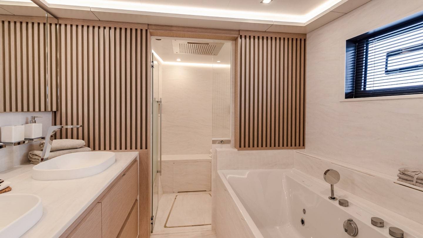 Thíra-80-Fountaine-Pajot-Sailing-Catamarans-Interior-17