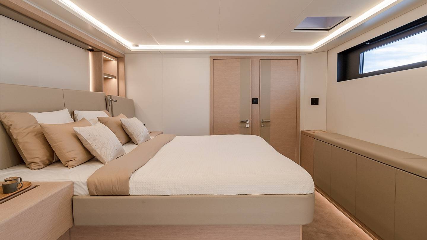 Thíra-80-Fountaine-Pajot-Sailing-Catamarans-Interior-18
