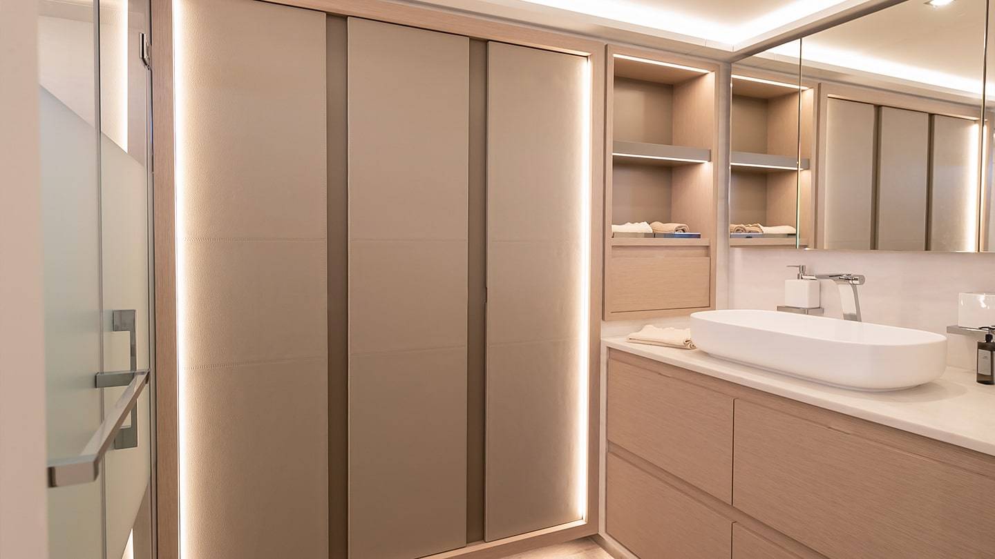 Thíra-80-Fountaine-Pajot-Sailing-Catamarans-Interior-20