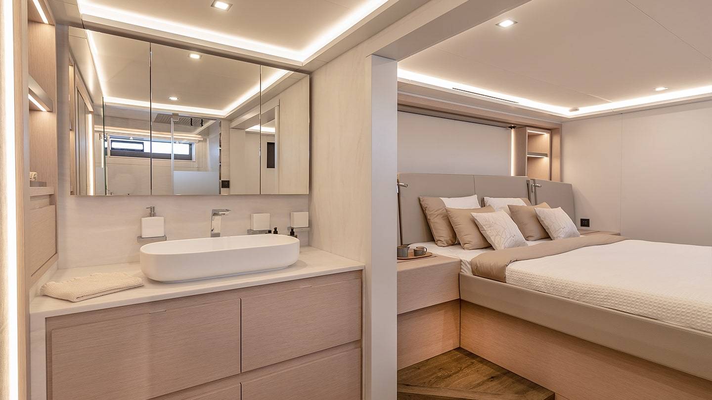 Thíra-80-Fountaine-Pajot-Sailing-Catamarans-Interior-21