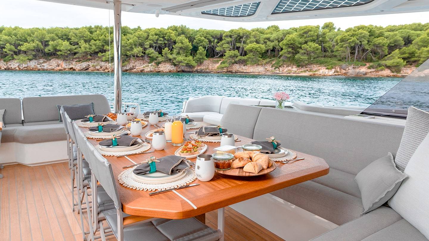 Thira-80-Fountaine-Pajot-Sailing-Catamarans-Interior-25