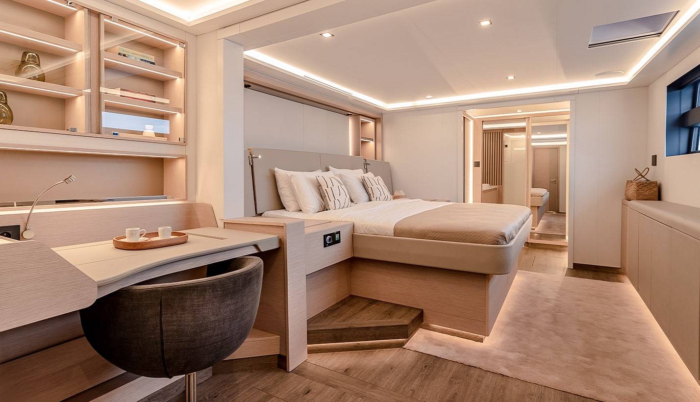 Thíra-80-Fountaine-Pajot-Luxury-Yacht-07