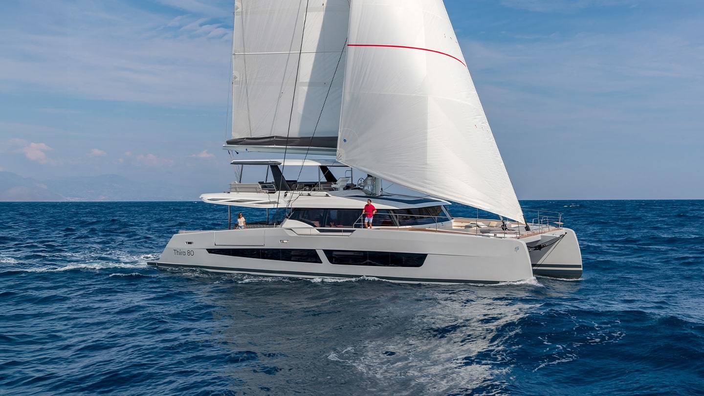 Thíra-80-fountaine-pajot-sailing-catamarans-2024-méditérannée-navigation-vidéo-visite-guidée