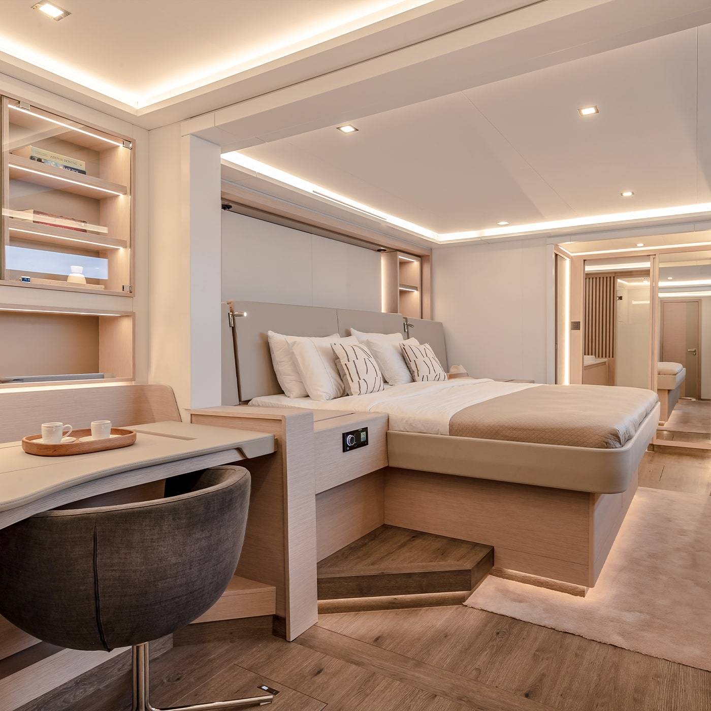 Thíra-80-Owners-Cabin-Starboard-Fountaine-Pajot