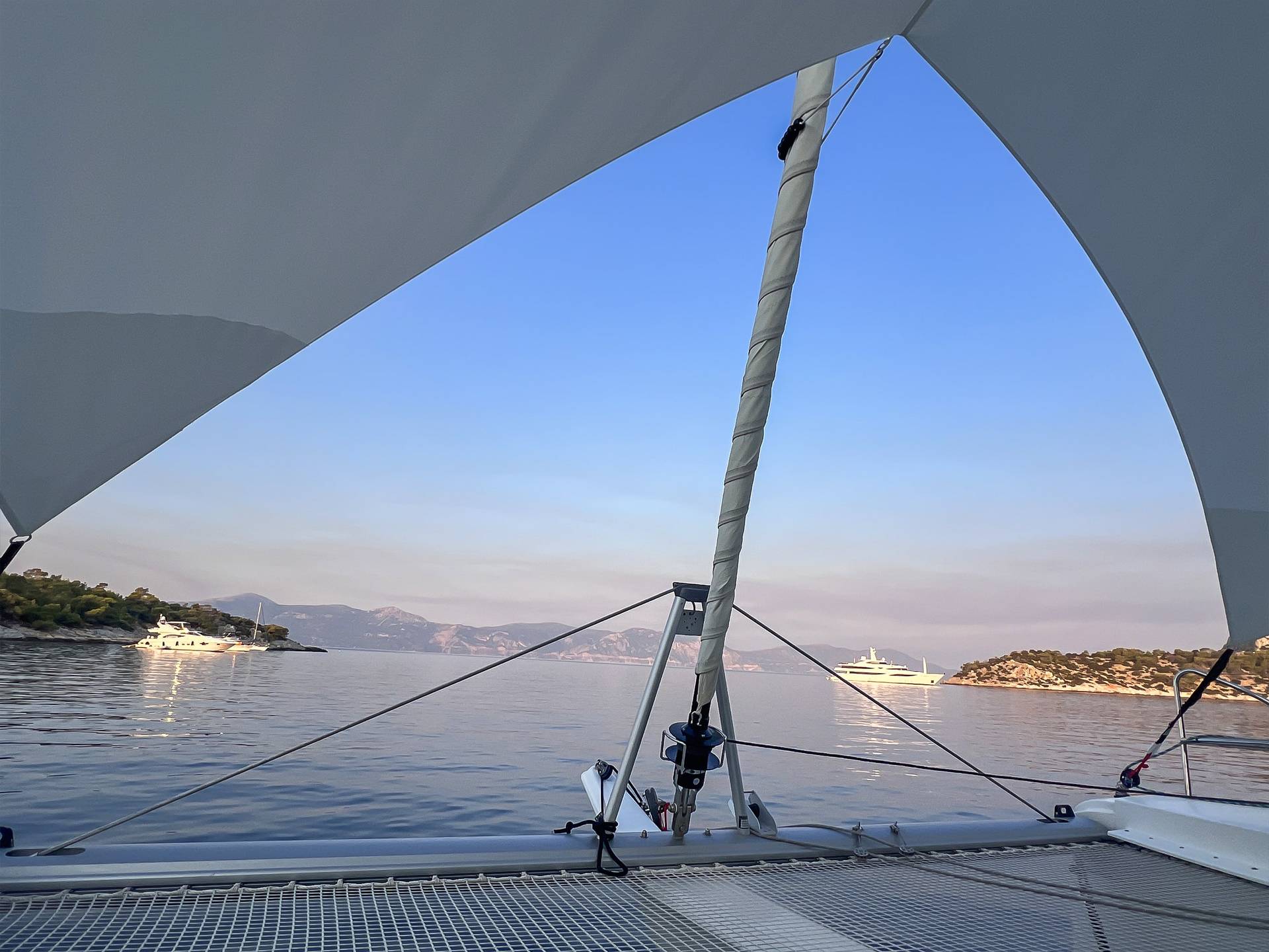 Elba-45-Mouillage-Méditerranée-photo-concours-fountaine-pajot-sailing-catamarans-cockpit-avant