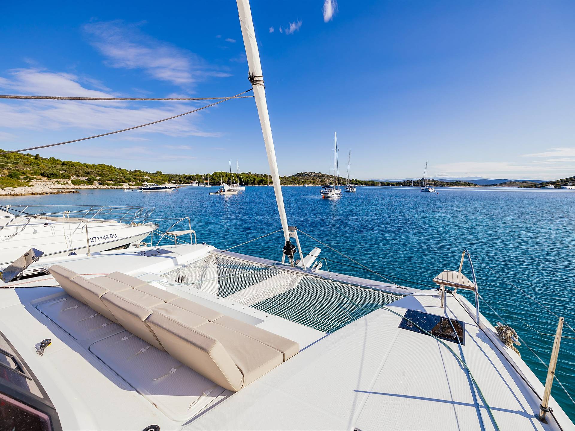 Emotions-en-navigation-Astréa-42-fountaine-pajot-sailing-catamarans-sous-voile-cockpit-avant