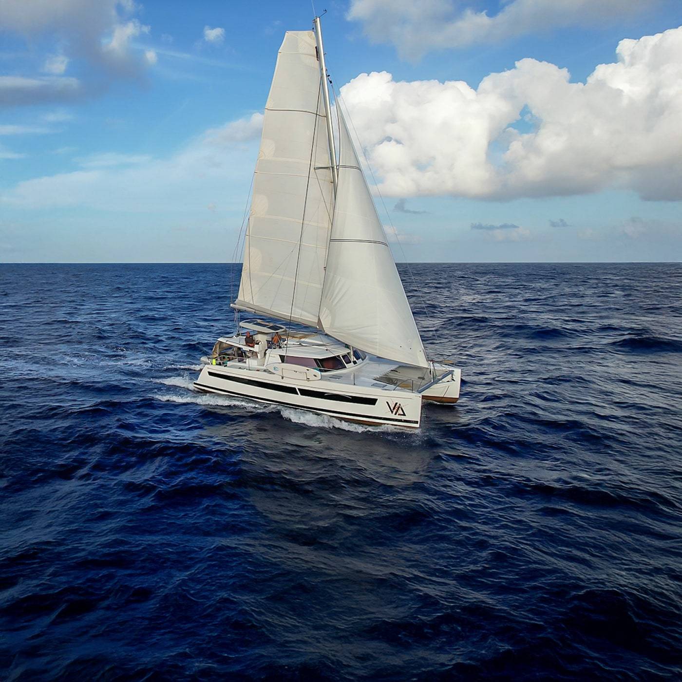 Woman-Sailor-Femme-Navigation-Fountaine-Pajot-Helia-44-Catamaran