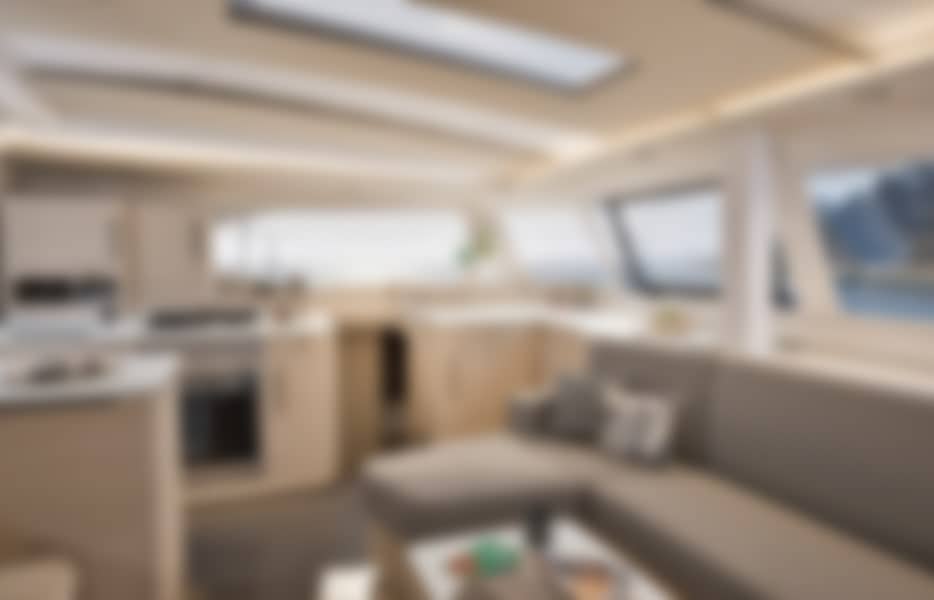 New-44-Fountaine-Pajot-Catamaran-carré-new-generation