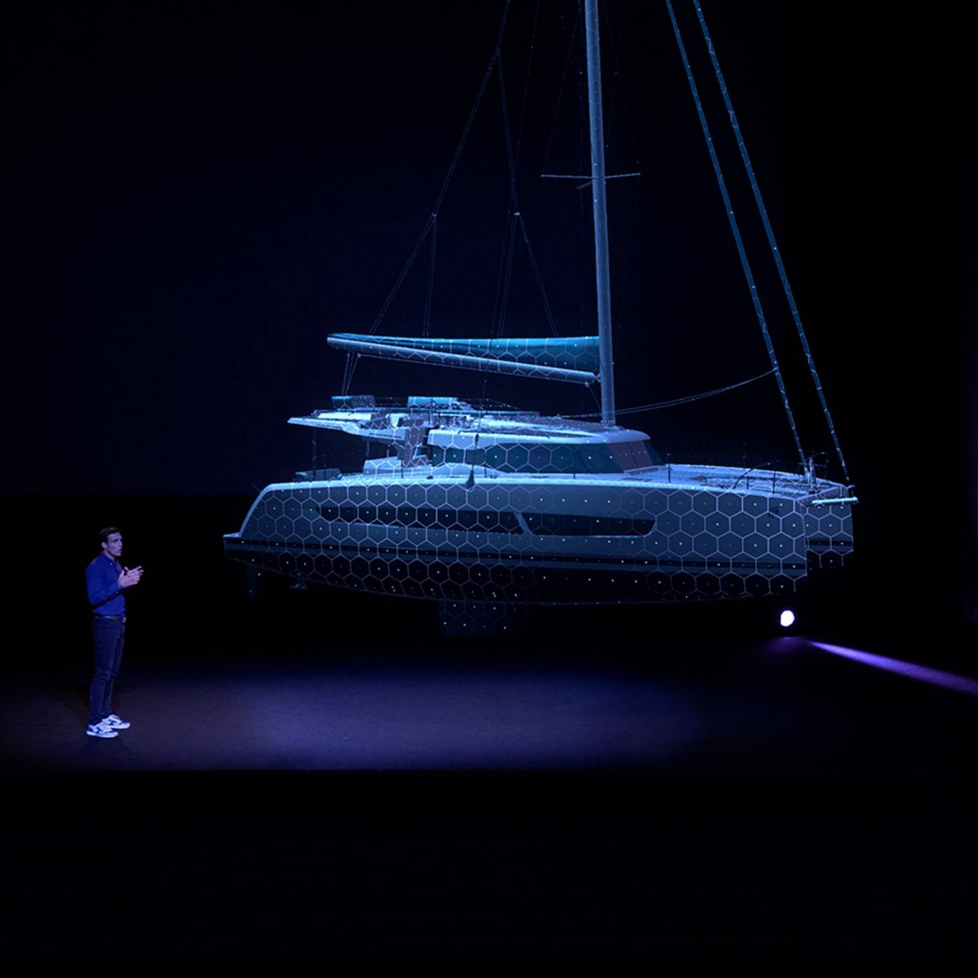 New-44-Fountaine-Pajot-Catamaran-hologramme-new-generation