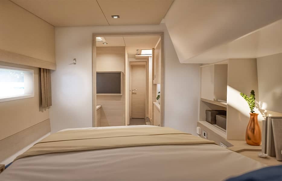 New44-suite-propriétaire-nouveau-catamaran-fountaine-pajot-sailing-catamarans-espace-confort